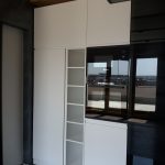 projektovanje enterijera-kuhinja crno beli elementi
